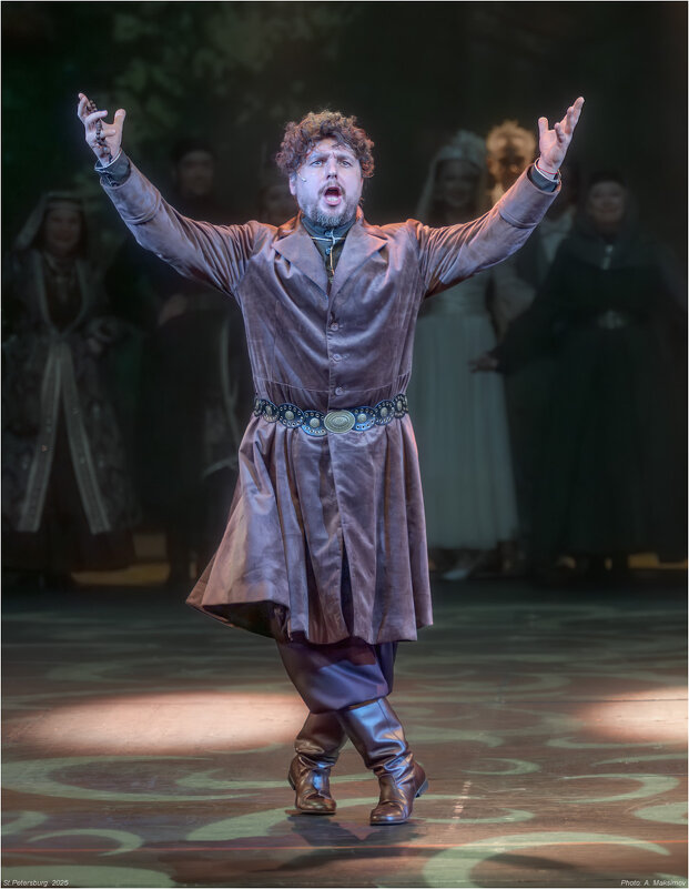 Выход на поклон. Актёр Александр Передков в роли Микича (богатый ростовщик). - Александр Максимов