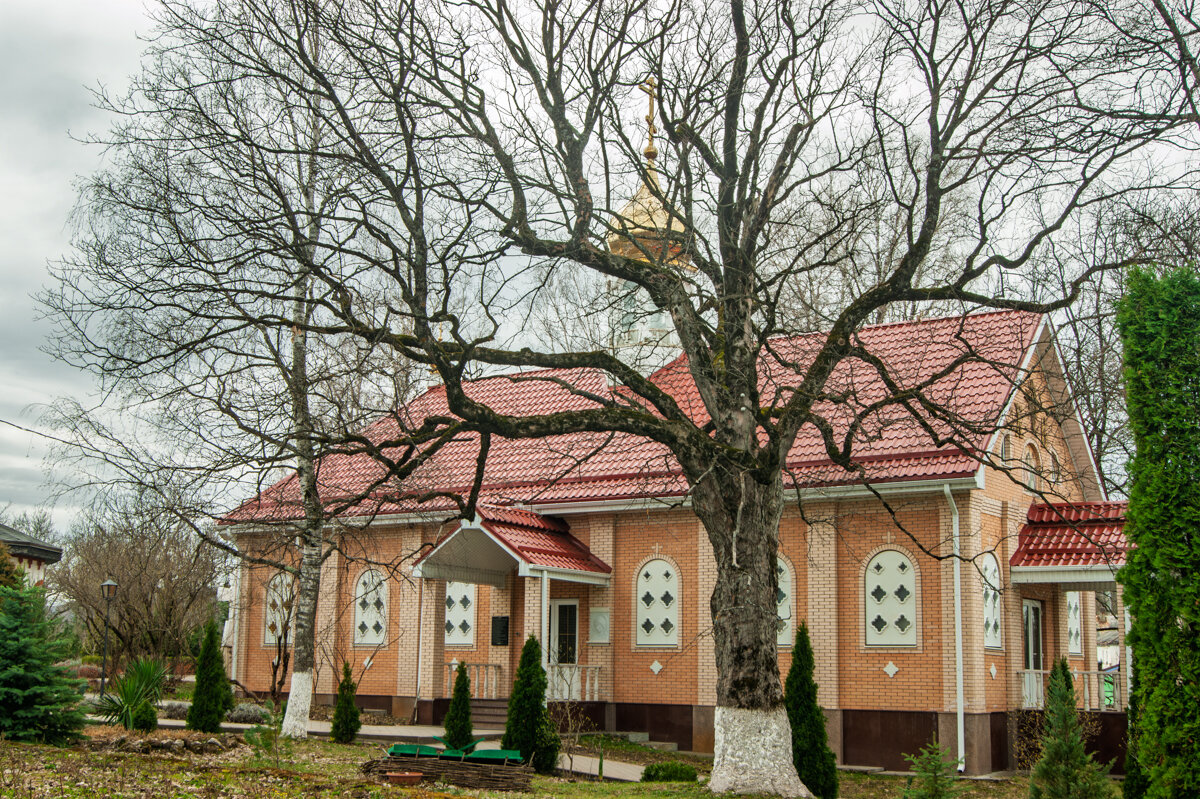 Построенная трапезная в мужском монастыре - Игорь Сикорский