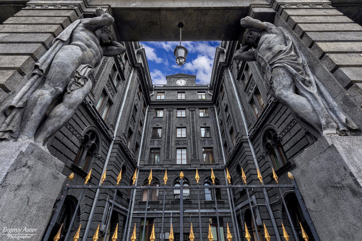 Атланты дома Веге - Евгений Атланты дома Веге - Евгений