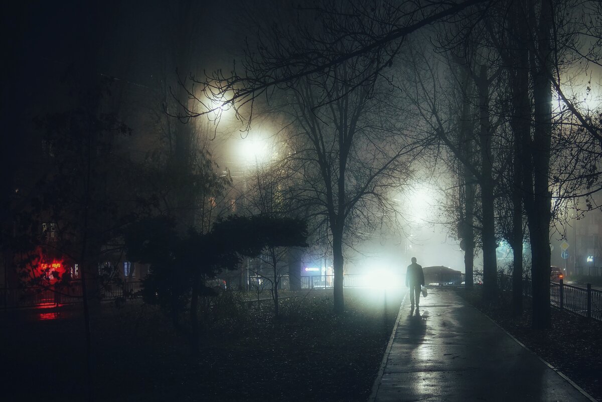 Мистично и тревожно... - Сергей В Мистично и тревожно... - Сергей В