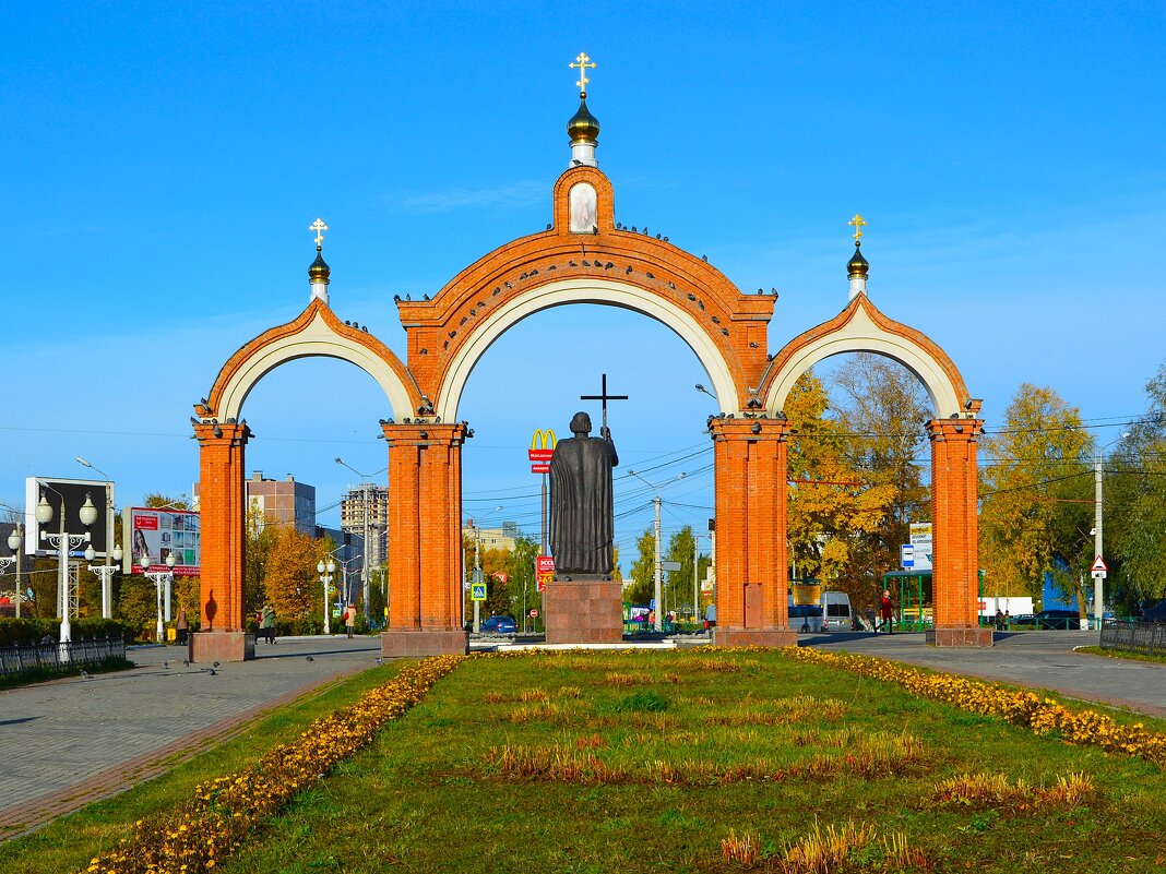 Новочебоксарск. Главные ворота Соборной площади. - Пётр Чернега