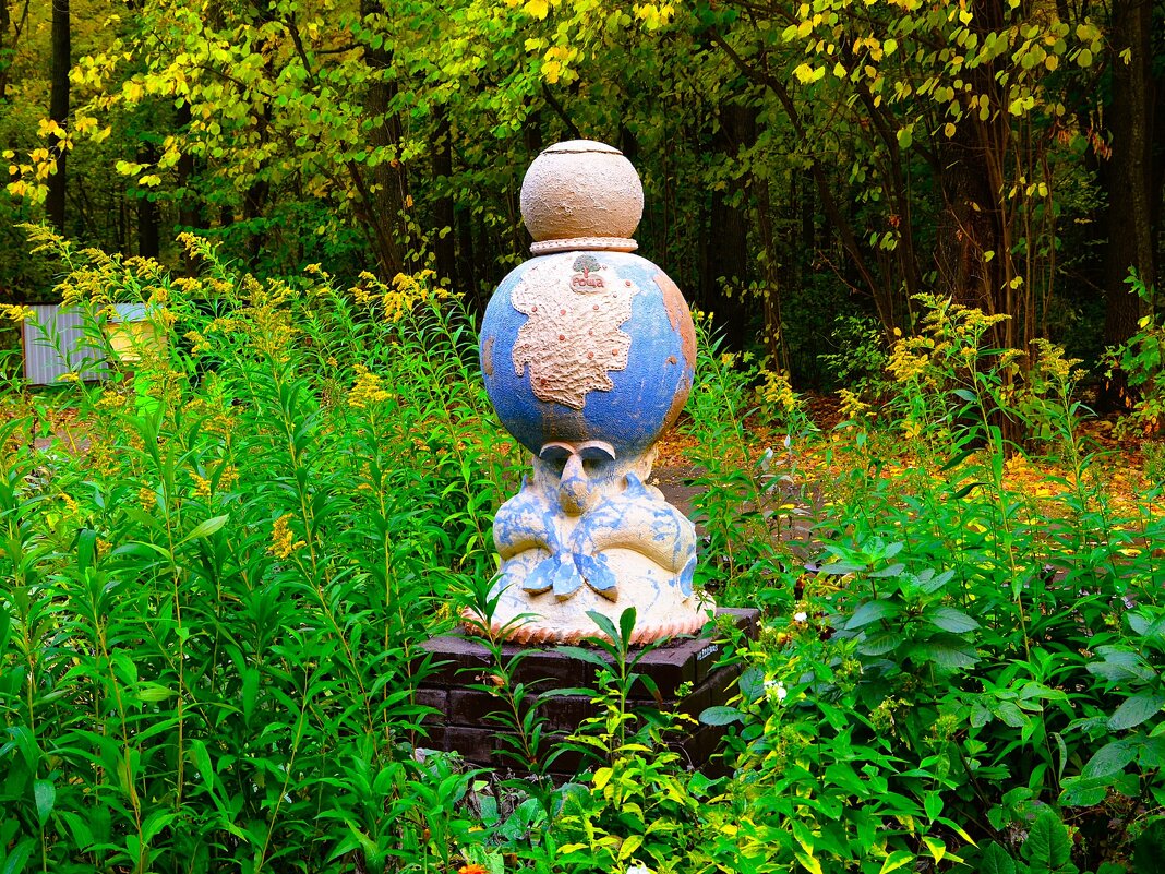 Новочебоксарск. Скульптурная композиция "Земной шар" (Роща). - Пётр Чернега