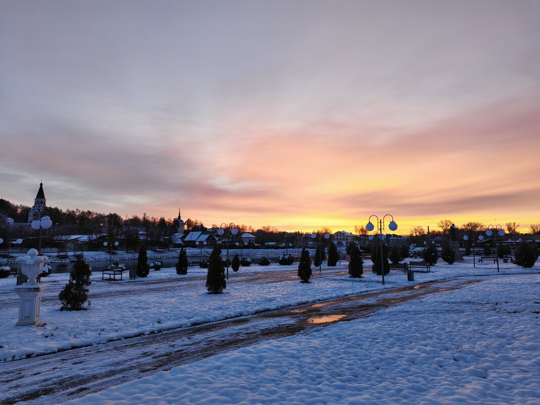 Рассвет на набережной / Александров - Денис Бочкарёв