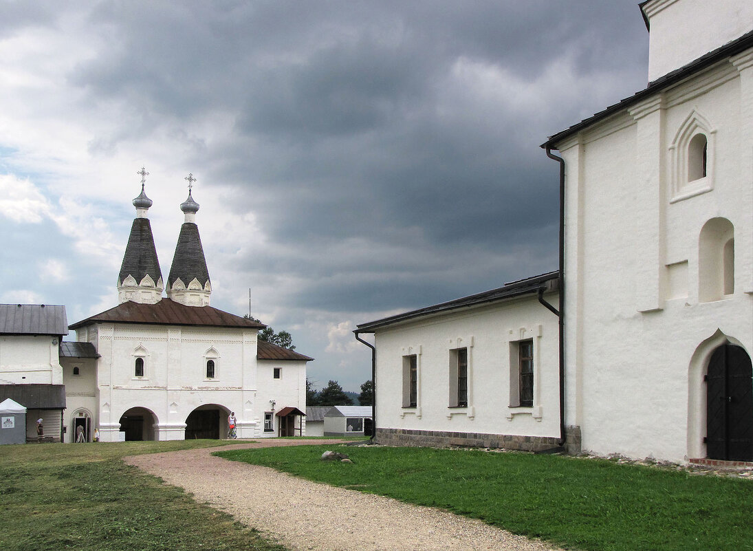 Церкви Богоявления Господня и преподобного Ферапонта над Святыми воротами - Александр Ильчевский 
