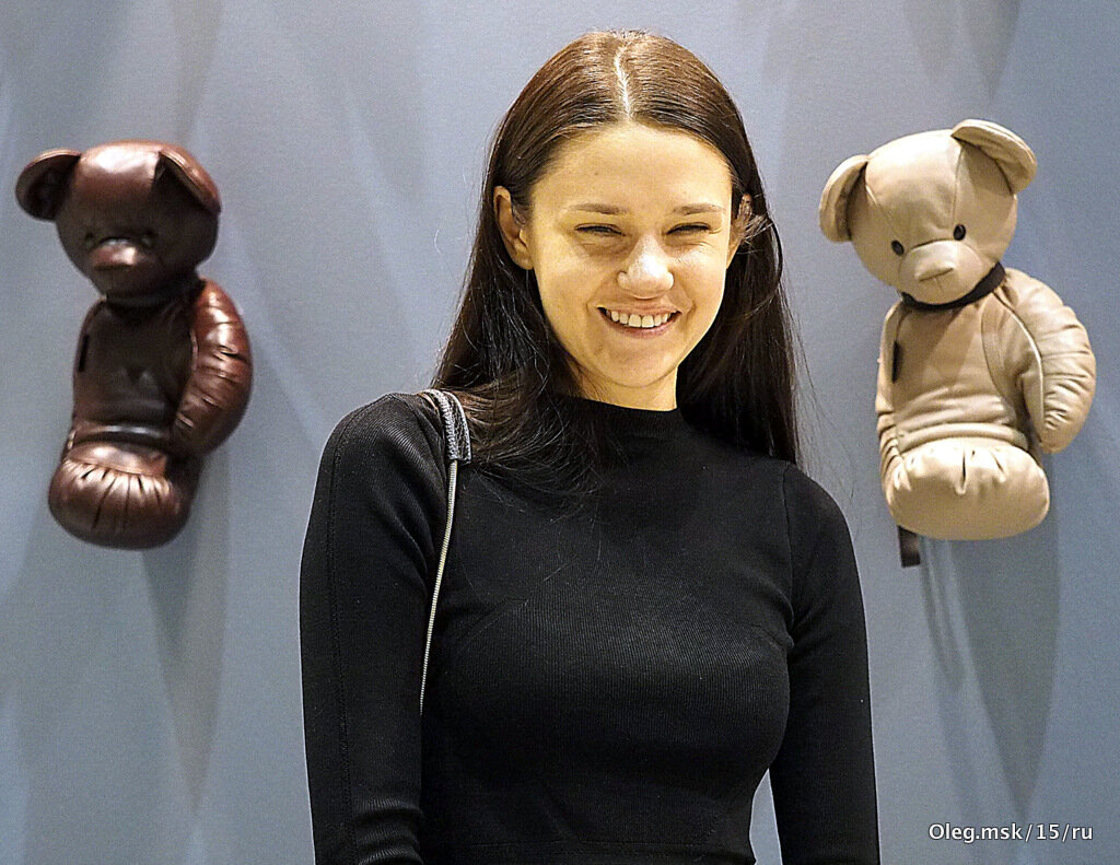 девочка смутилась - Олег Лукьянов девочка смутилась - Олег Лукьянов