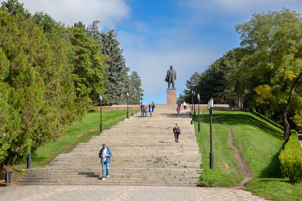 Памятник В.И. Ленину в Пятигорске. - Андрей Дурапов