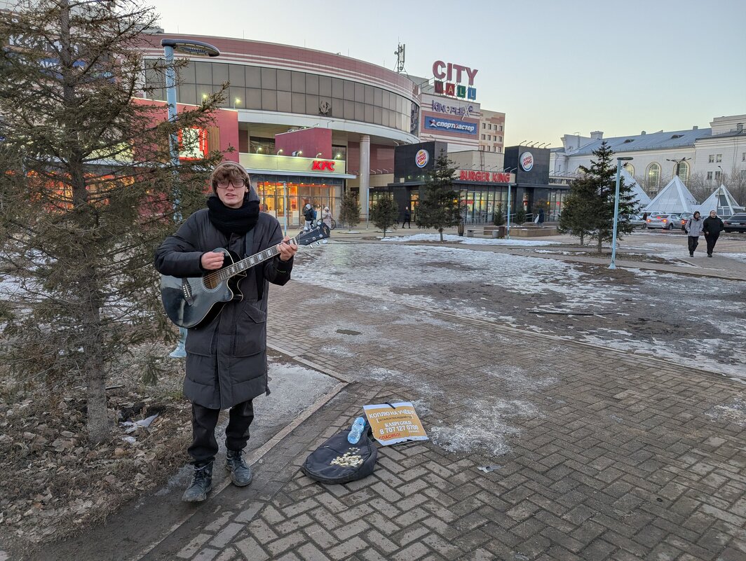 Звучит музыка... - Андрей Хлопонин