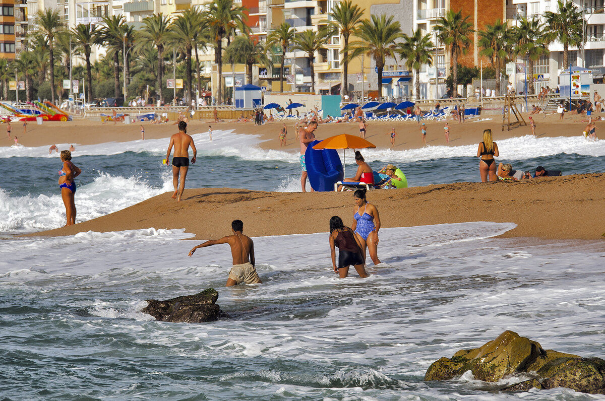 На пляже в Льорет-де-Маре - Alexandеr P