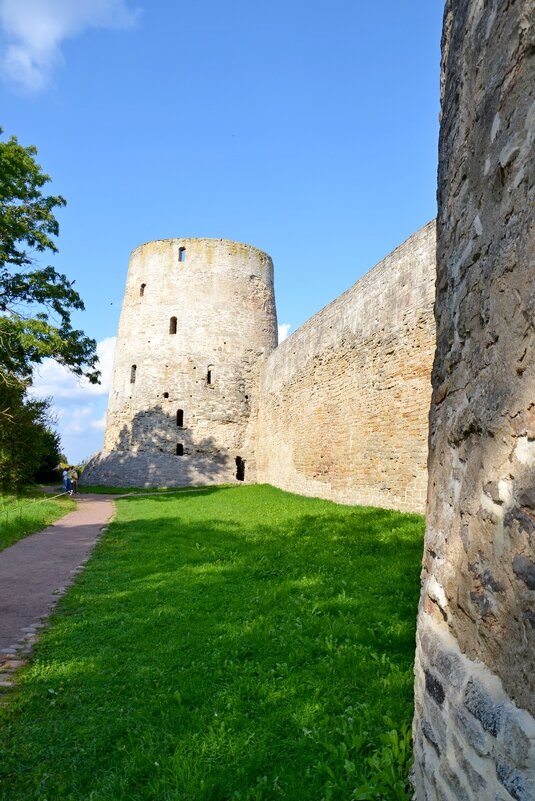 Изборская крепость - главный форпост Средневековой Руси - Виктор Осипчук