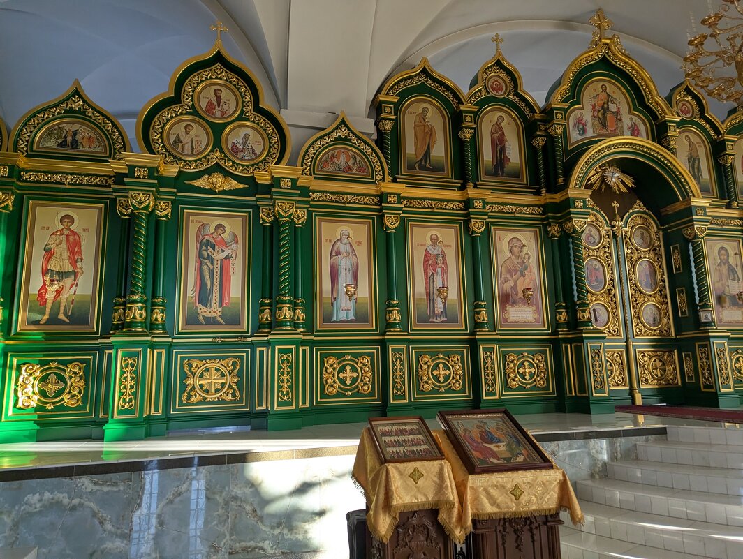 В храме Троицы - Андрей Хлопонин