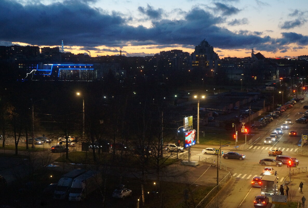 14.11.2025 / "...тучи над городом встали..." - zavitok *