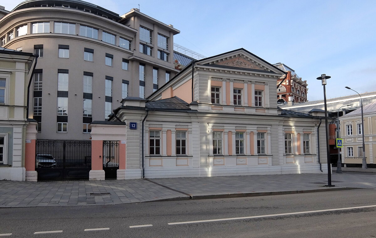 Домики старой Москвы, из переулочков скромных все исчезаете вы. - Люба Домики старой Москвы, из переулочков скромных все исчезаете вы. - Люба