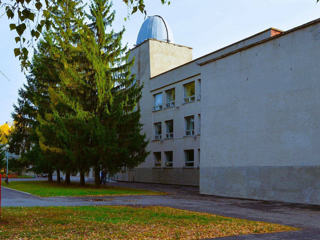 Новочебоксарск. Бывшее здание Дома пионеров. - Пётр Чернега