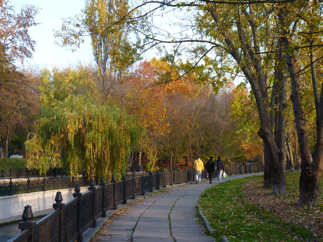 На набержной  Салгира - Валентин Семчишин