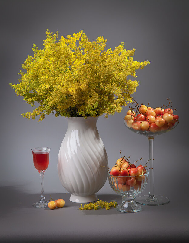 Натюрморт с черешней. - Лилия *