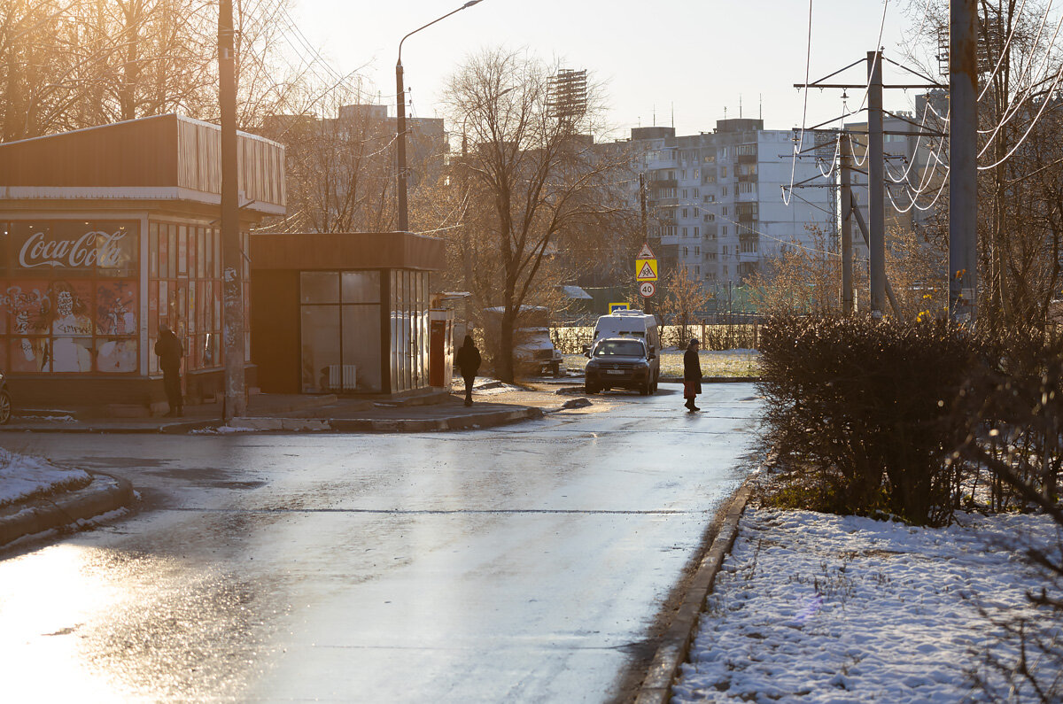 Солнечный день ноября на улице - Александр Синдерёв