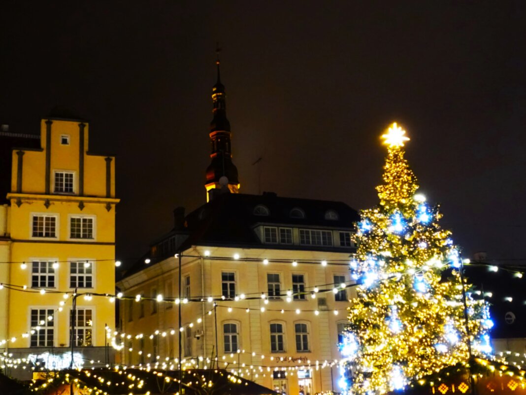Рождественская ярмарка на Ратушной площади - Aida10 