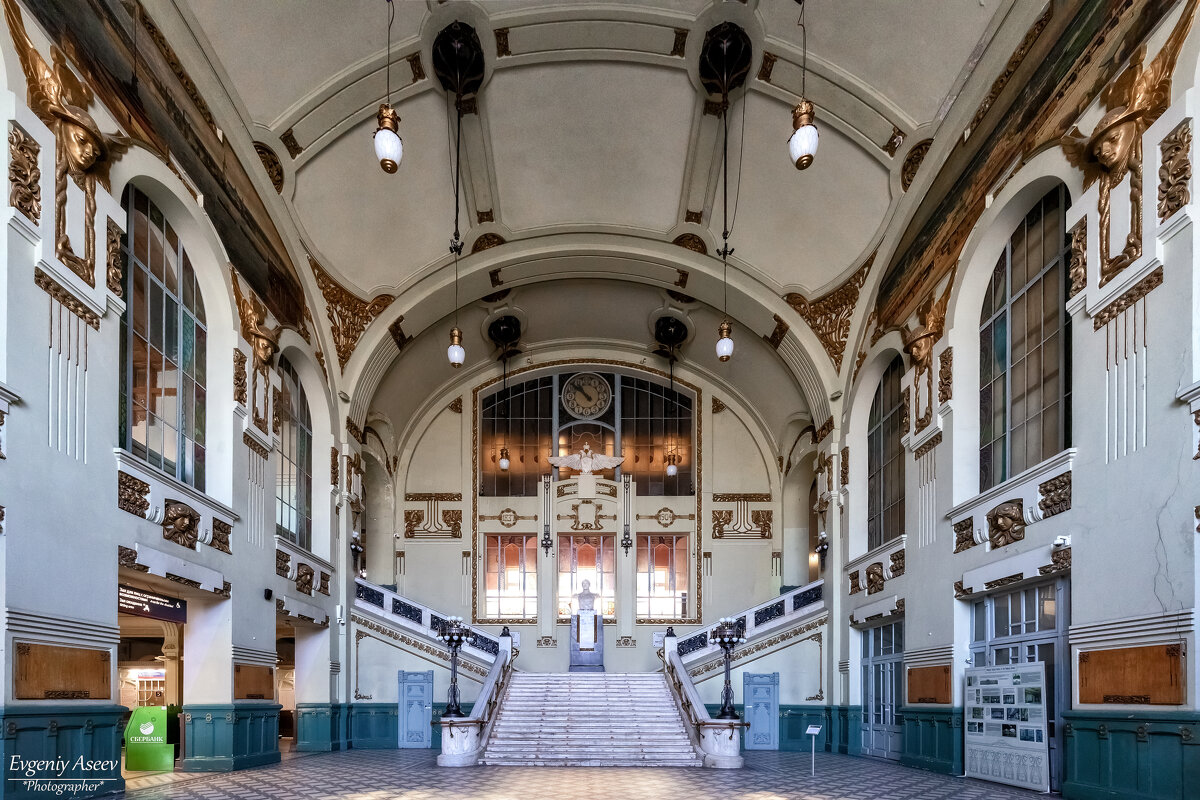 В интерьерах Витебского вокзала - Евгений 
