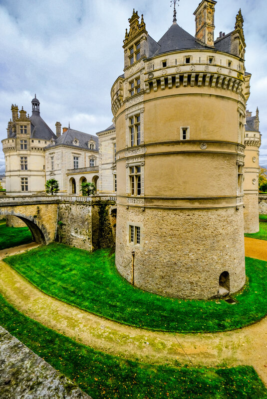 Замок Люде со рвом - Георгий А