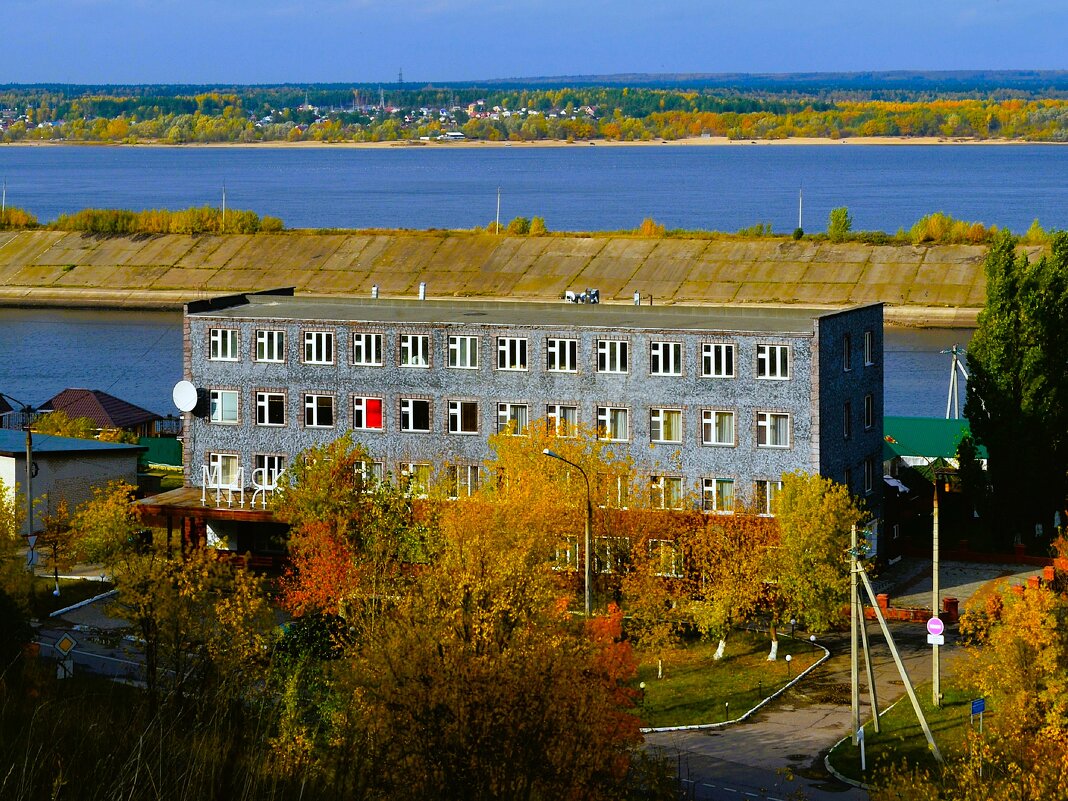 Новочебоксарск. Гостиничный комплекс "Маяк". - Пётр Чернега