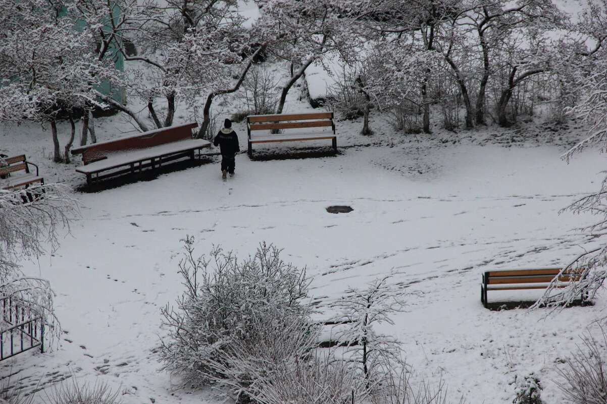 Один на игровой площадке не игрок... - Евгений Корьевщиков