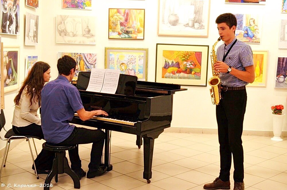 Вернісаж звучить музика - Степан Карачко Вернісаж звучить музика - Степан Карачко