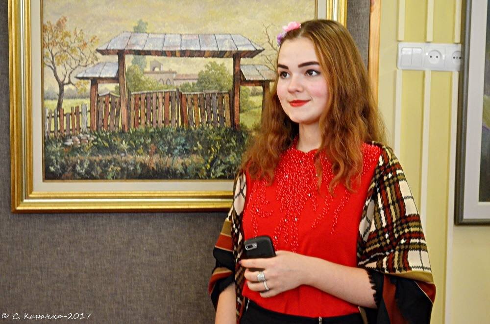 Юля - художниця та шанувальниця мистецтва - Степан Карачко