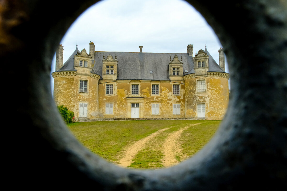 Укрепленный особняк Шателе - Георгий А