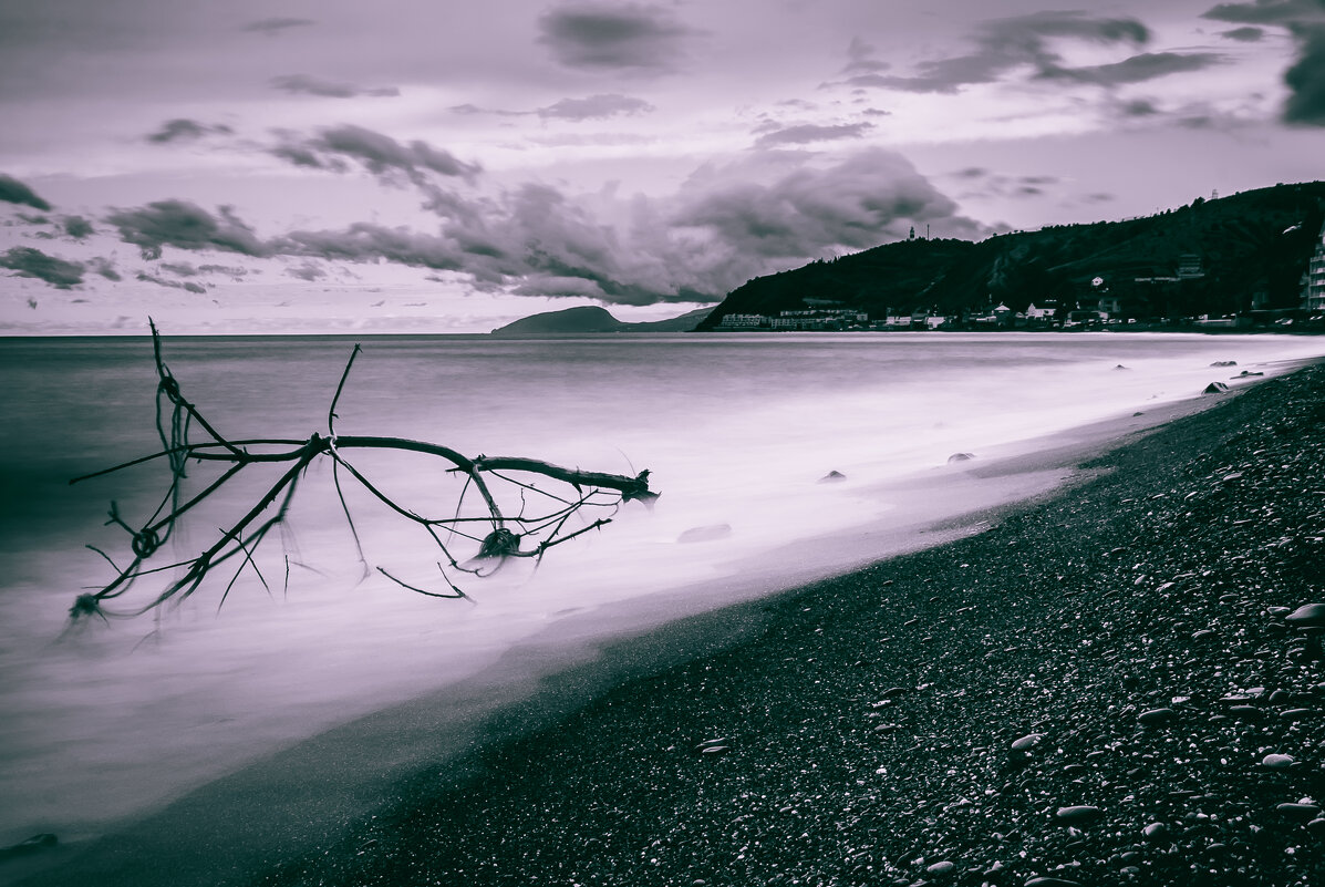 На берегу - Олег Загорулько