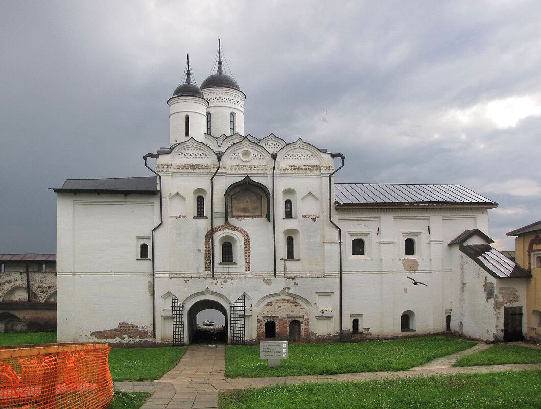 Церковь Спаса Преображения с водяными вратами - Александр Ильчевский 
