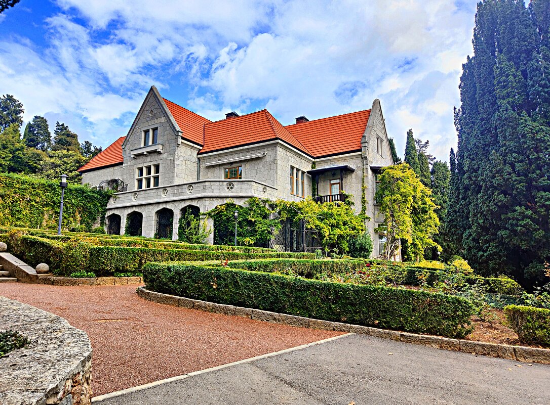 Дворец Харакс в посёлке Гаспра (Большая Ялта). - Виктор Мухин Дворец Харакс в посёлке Гаспра (Большая Ялта). - Виктор Мухин