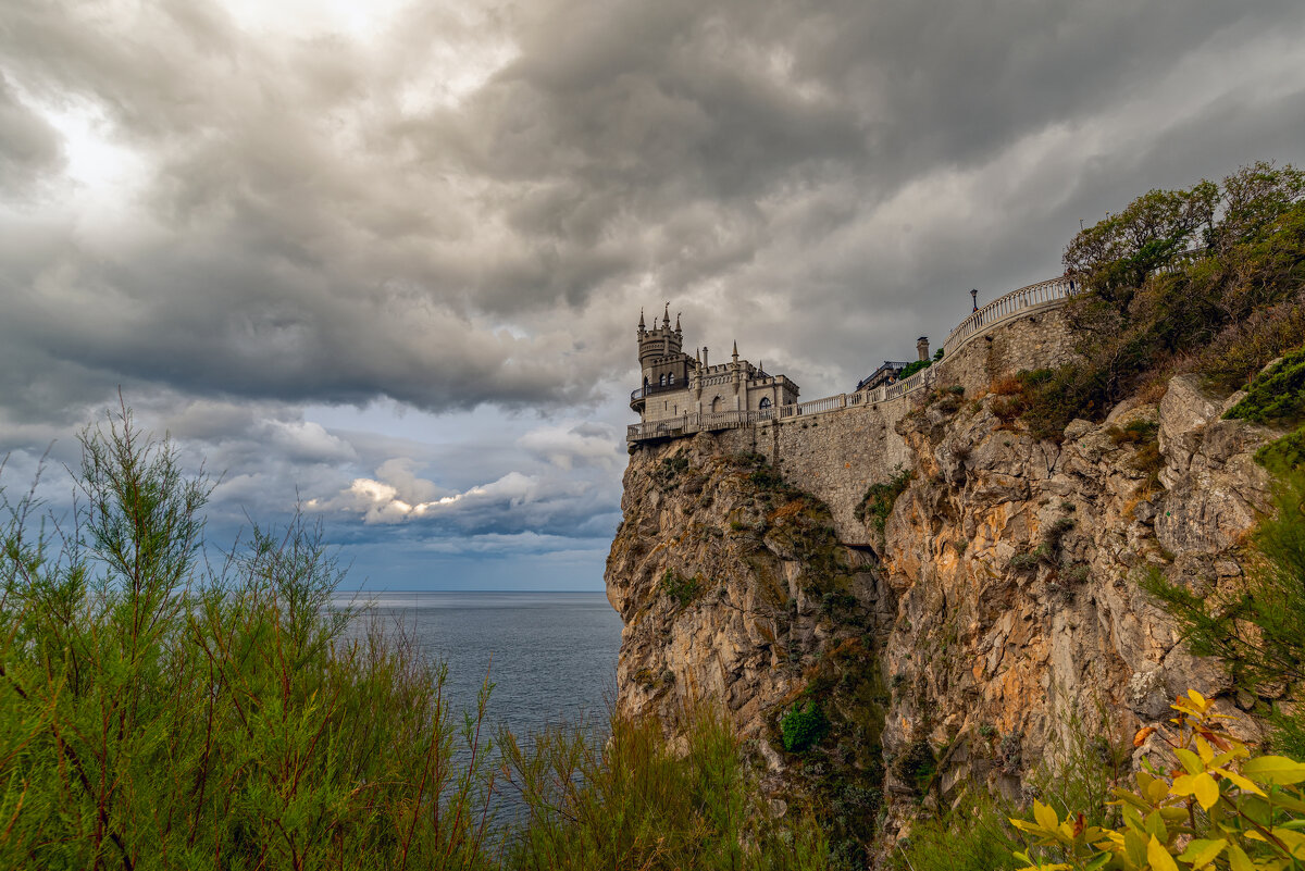 Ласточкино гнездо - Виталий Емельянов