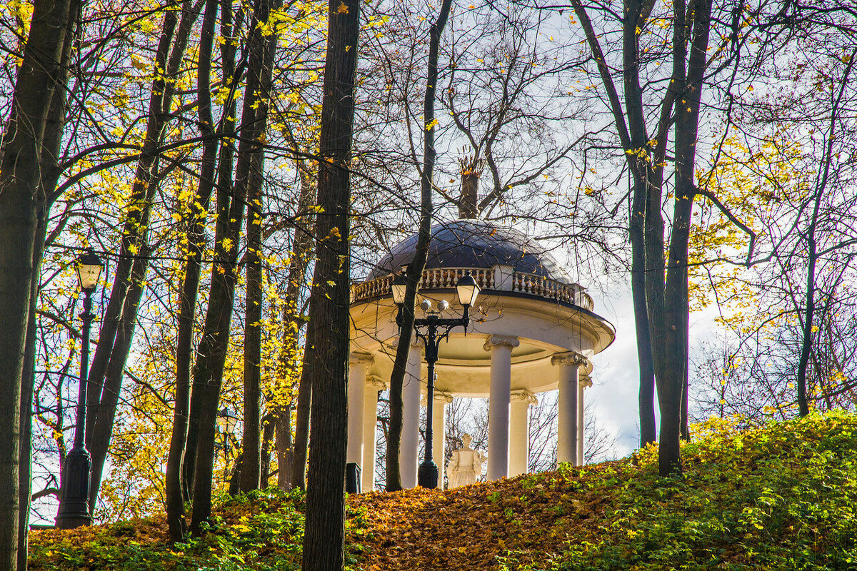 Царицыно, осень, погожий день. - Петр Беляков Царицыно, осень, погожий день. - Петр Беляков