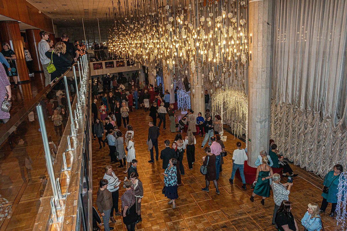 Фойе - Юрий Яловенко