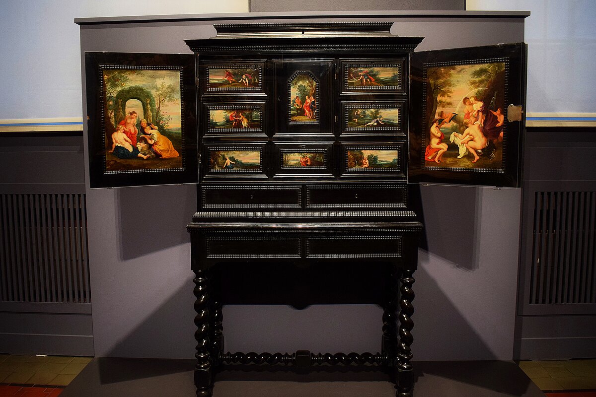 Художественный кабинет с живописными вставками. - Татьяна Помогалова