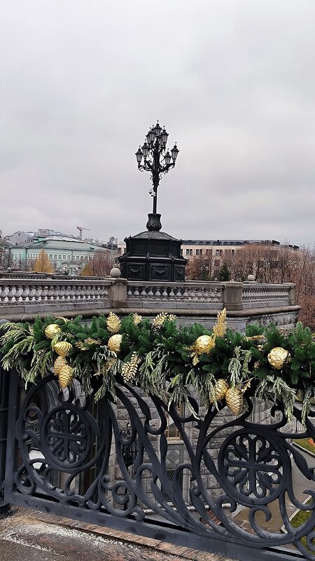 Фонарь на Патриаршем мосту. - Ольга Фонарь на Патриаршем мосту. - Ольга