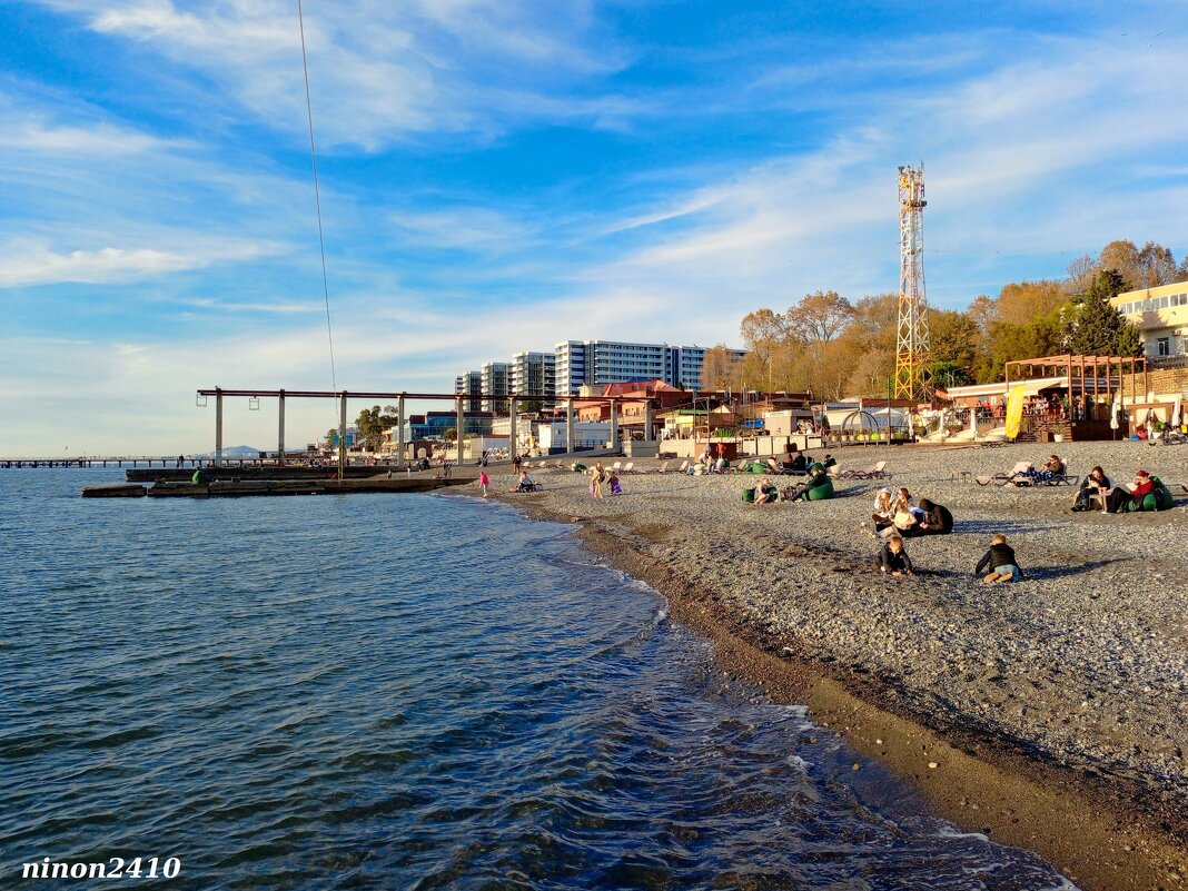 Адлер. Пляж у ТРЦ "Мандарин" - Нина Бутко Адлер. Пляж у ТРЦ "Мандарин" - Нина Бутко