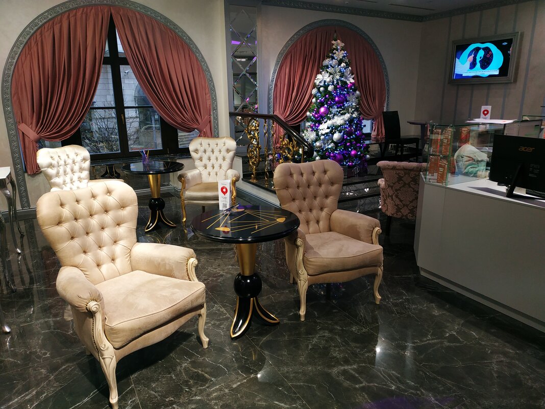 "И было слышно, как стоит мебель" - Андрей Лукьянов "И было слышно, как стоит мебель" - Андрей Лукьянов