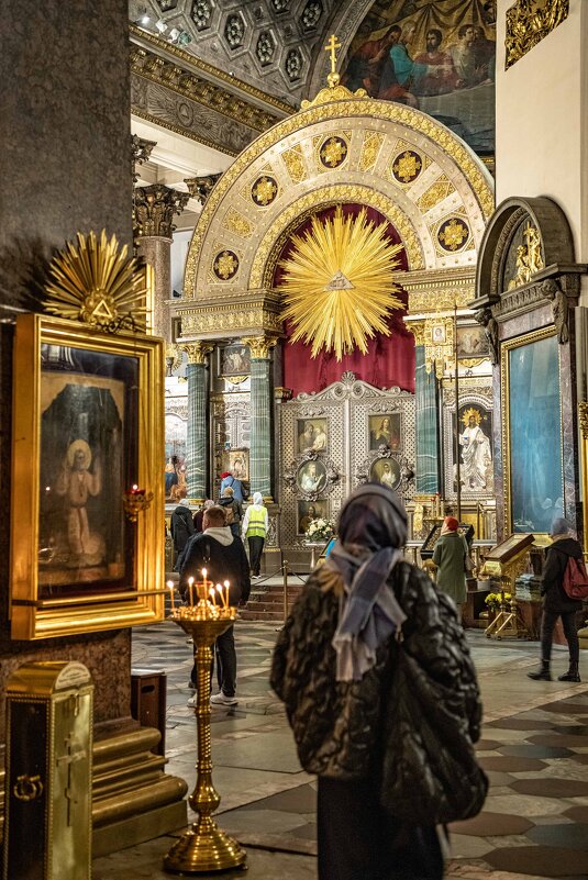 В соборе - Константин Бобинский