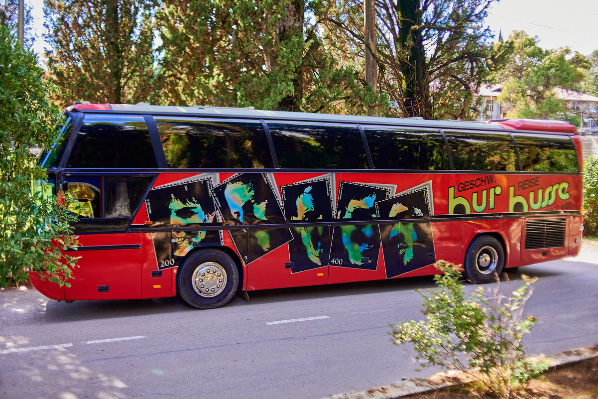 Яркий Автобус В АФоне - Александр Леонов