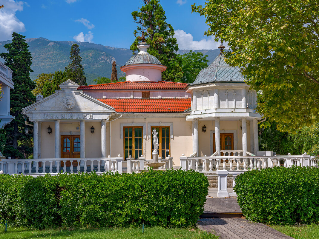 Ресторан "Белый лев". - Serj Korinkevich