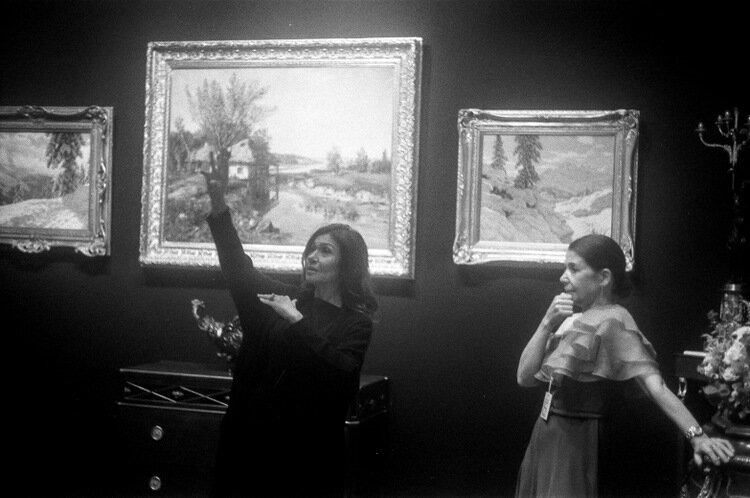 Развешивание картин - Сергей Золотавин