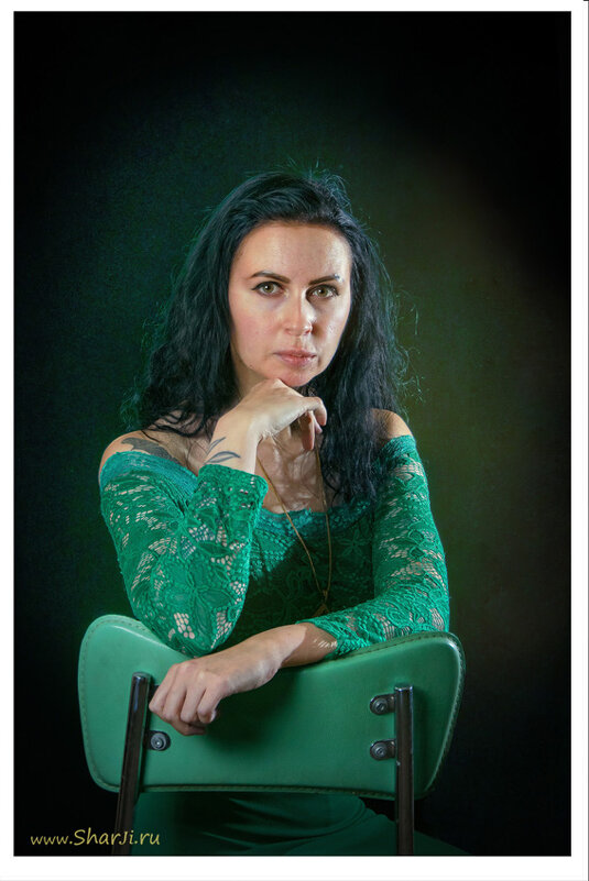 Женский портрет в низком ключе - Andrew Завго