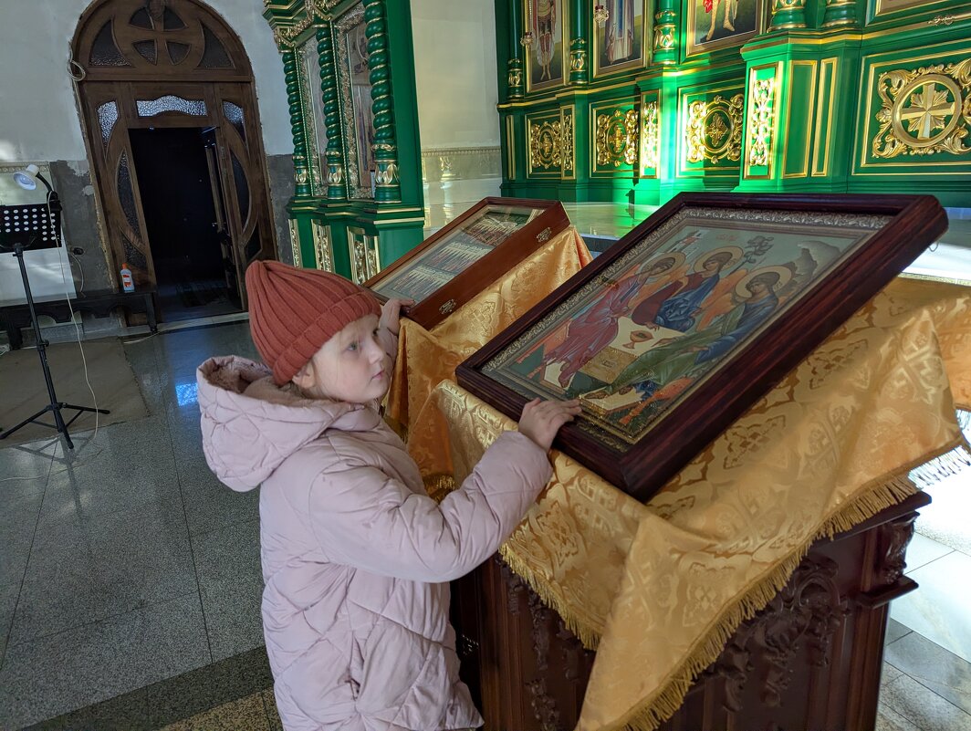 В храме Святой Троицы. - Андрей Хлопонин