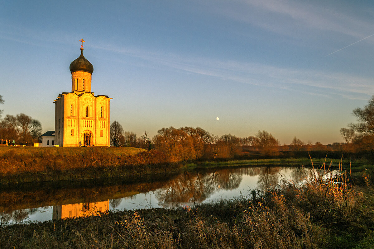 Храм в вечерних лучах - Сергей Цветков