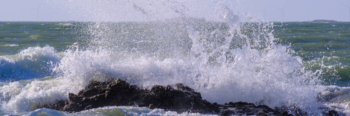 волна билась о камень - Георгий А