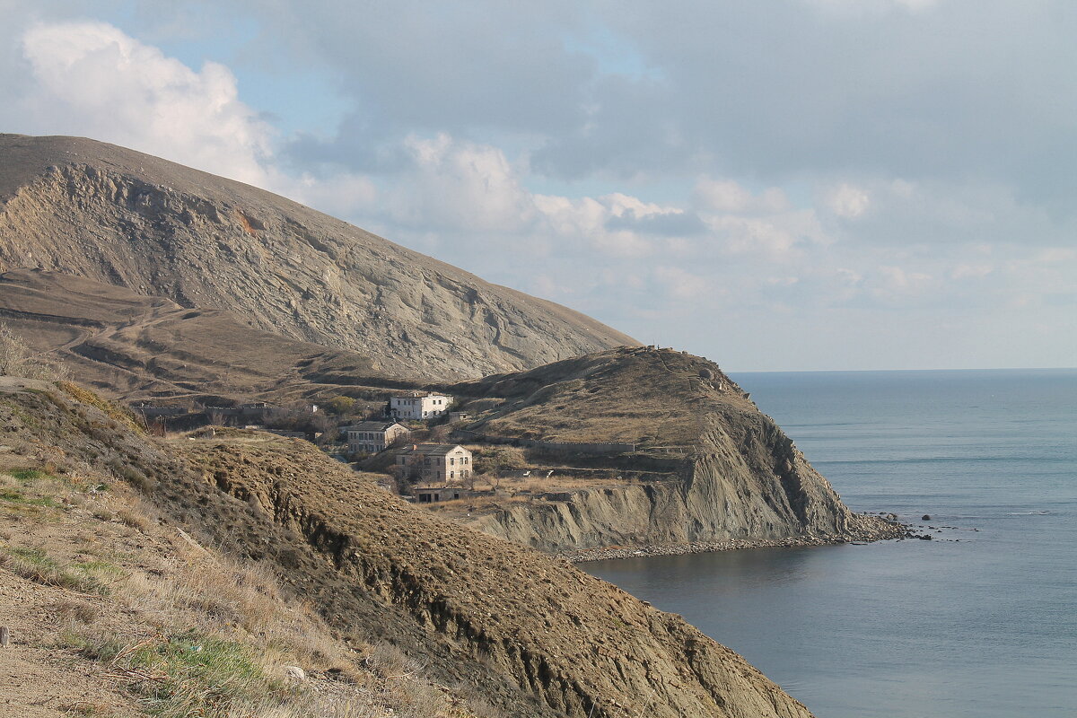 Строения на  мысе Киик-Атлама (пос Орджоникидзе) - Ирина 