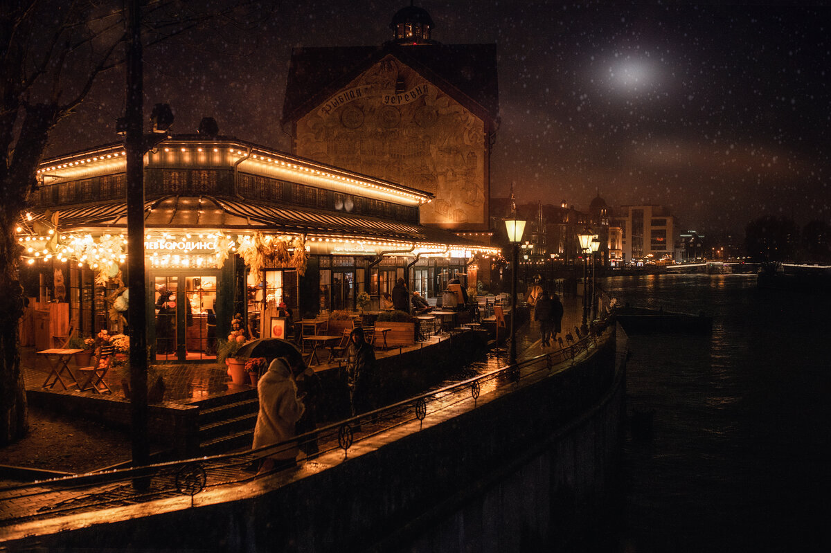 Набережная с кафешками. - Лилия . Набережная с кафешками. - Лилия .