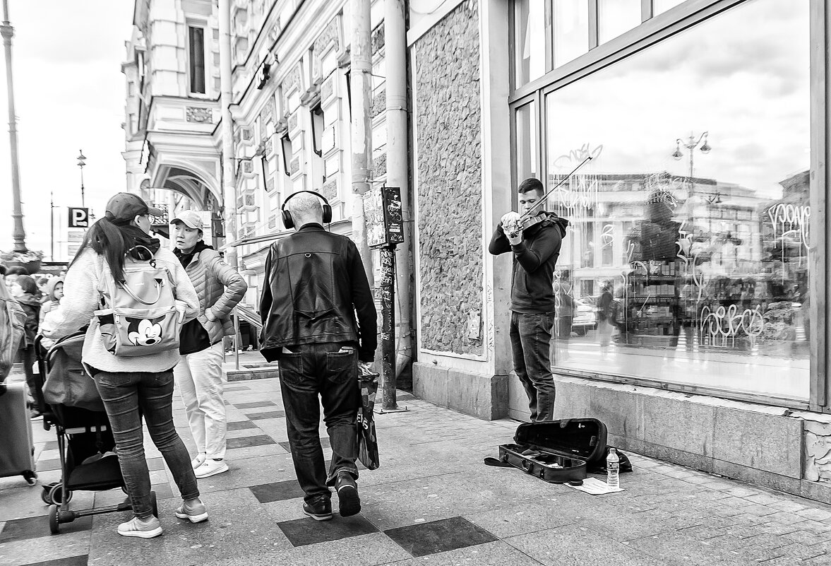 Лиговка, Музыкант. - Олег Загорулько