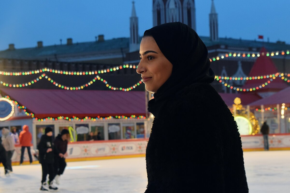 - И улыбка без сомненья вдруг коснётся ваших глаз и хорошее настроение не покинет больше вас - - Татьяна Помогалова